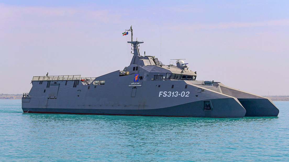 VIDEO: Irán presenta un buque de alta velocidad armado con misiles de crucero