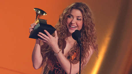 Shakira dedica su premio Grammy a sus "hermanos y hermanas inmigrantes"