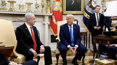 Netanyahu obsequia a Trump con un buscapersonas dorado en recuerdo a la operación contra Hezbolá
