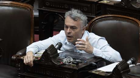 "Soy maricón y me la banco": Diputado argentino desafía a Milei por sus declaraciones homófobas