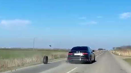 VIDEO: Se le cae una rueda en plena marcha al coche de Vucic