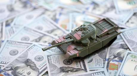 Ineficacia multimillonaria: asesor de Trump carga contra el presupuesto del Pentágono