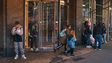 Una agencia de emergencias de EE.UU. gasta millones de dólares en hoteles de lujo para migrantes ilegales