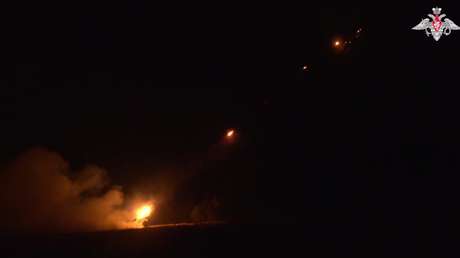 'Granizo de fuego' ruso cae por sorpresa sobre fuerzas ucranianas en plena noche (VIDEO)
