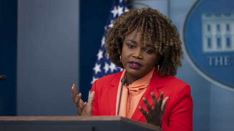 Trump despide a Karine Jean-Pierre de la junta del Centro Kennedy