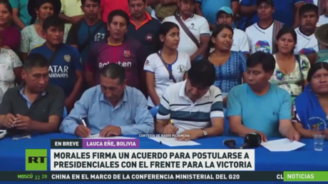 Morales firma un acuerdo para postularse a las presidenciales con el Frente para la Victoria