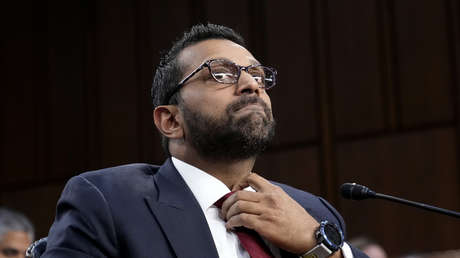 ¿Quién es Kash Patel, el nuevo jefe del FBI que quiere "limpiar" una agencia sumida en el caos?