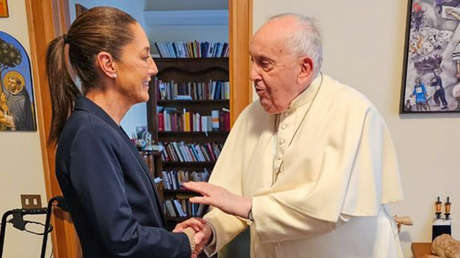 "Terrible que se digan cristianos": Sheinbaum critica a quienes celebran enfermedad del papa Francisco