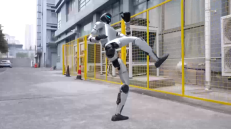 VIDEO: Un robot humanoide chino impresiona con sus habilidades en kung-fu