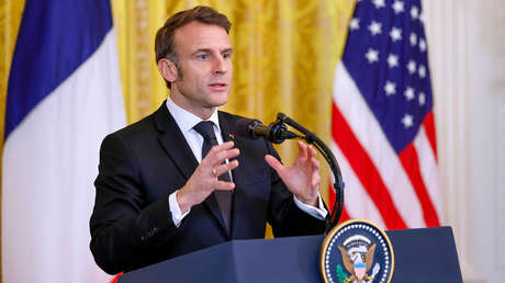 Macron insta a los europeos a rechazar el "vasallaje feliz" hacia EE.UU.