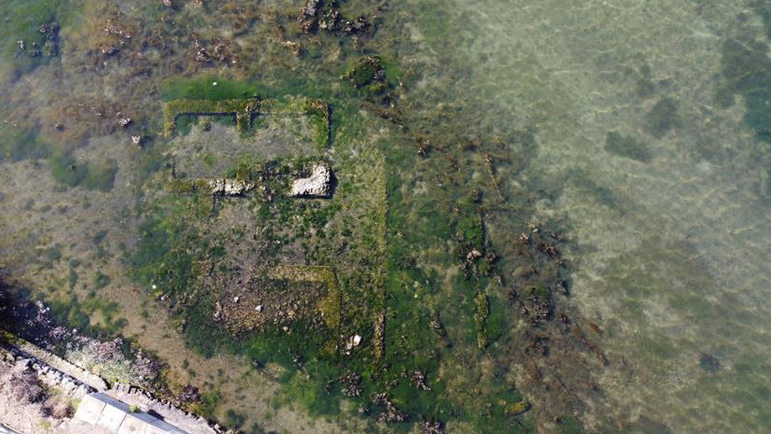 Ruinas de lujosa villa romana emergen de un lago cercano al "puerto del vicio"