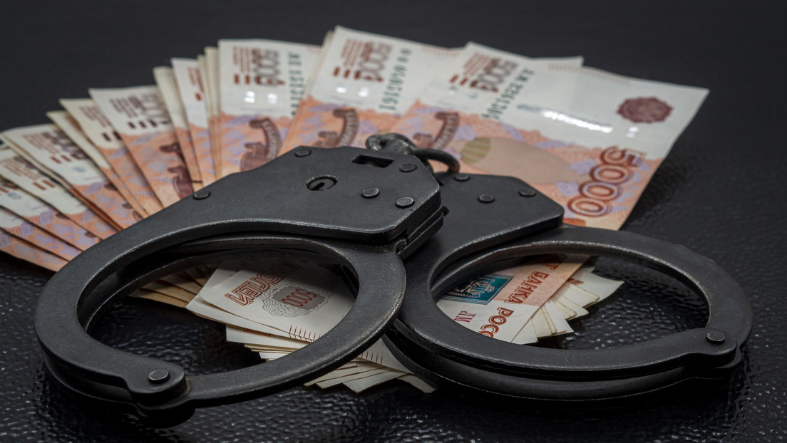 Abuela rusa frustra un plan de estafa y ayuda a atrapar a un delincuente