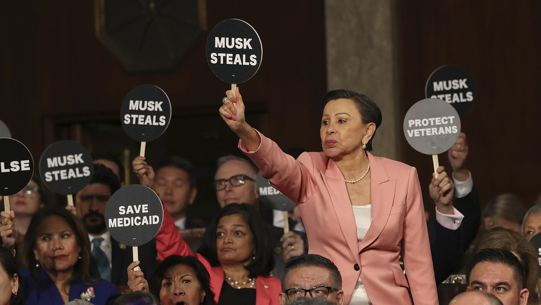 "Falso", "Musk roba": las protestas de los demócratas durante el discurso de Trump en el Congreso