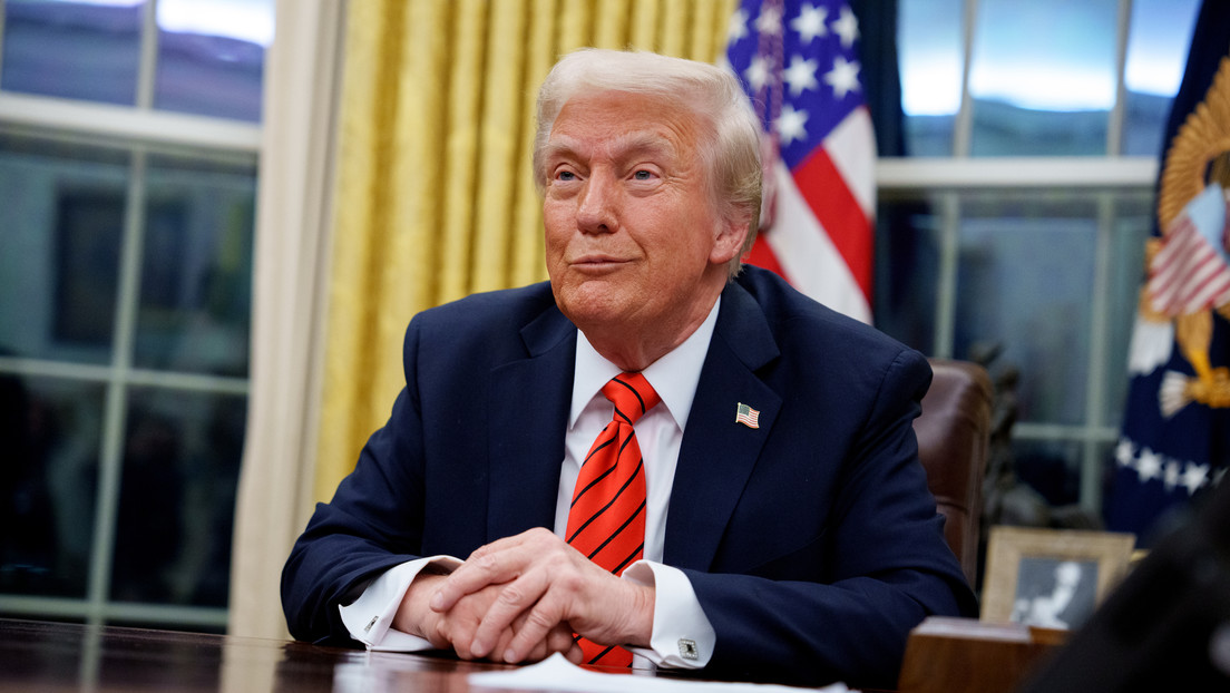 Equipo de Trump mantiene conversaciones secretas con rivales de Zelenski