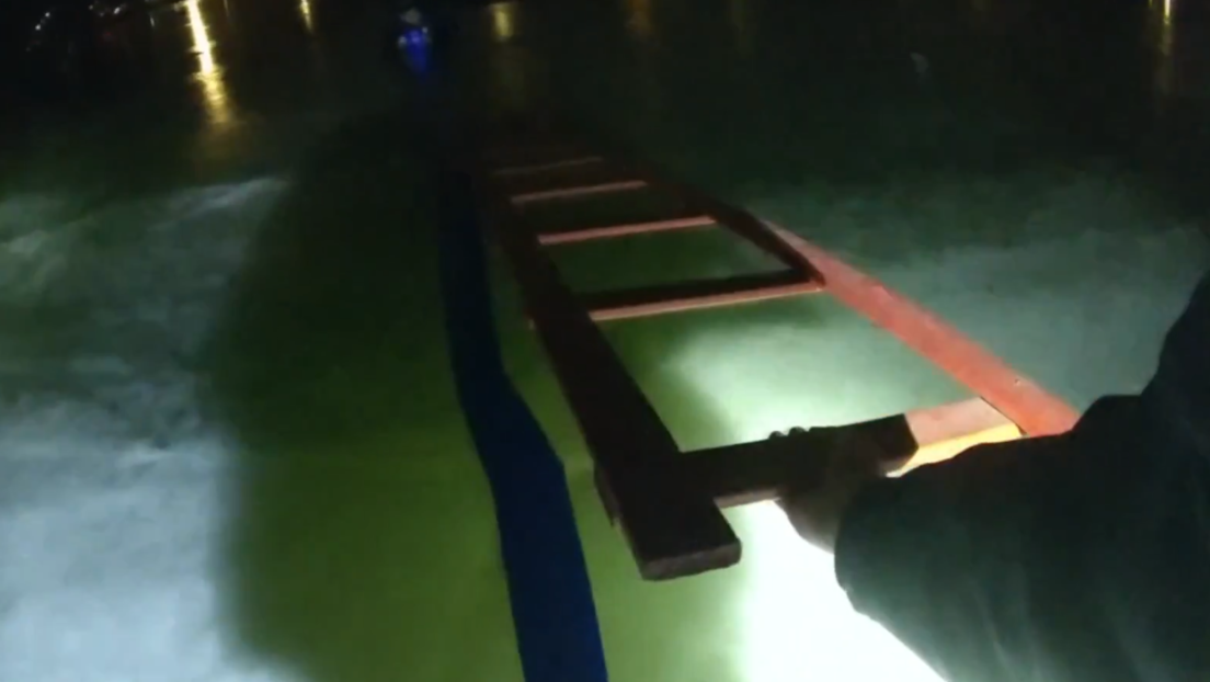 VIDEO: Temerario rescate policial de un hombre que cayó en un lago congelado