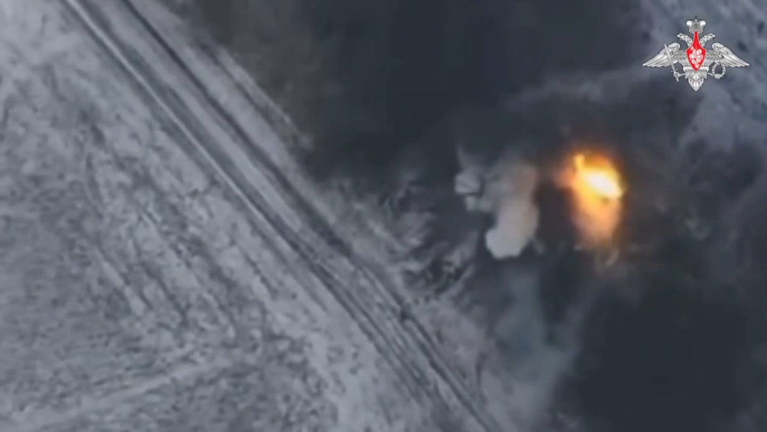 VIDEO: Dron FPV ruso ataca y destruye un obús autopropulsado de Kiev