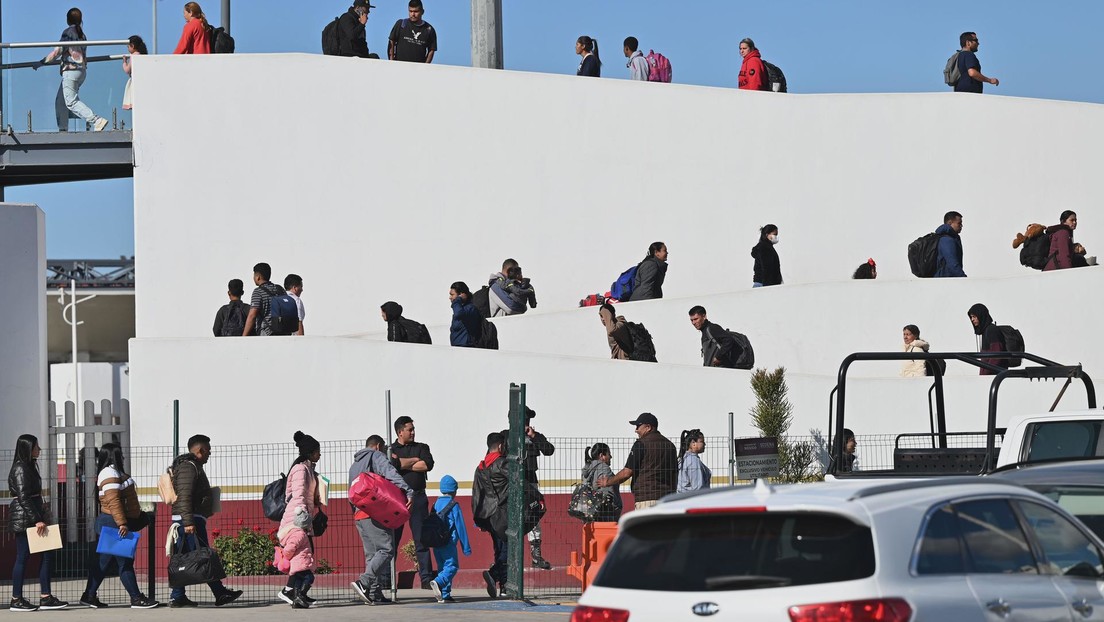 EE.UU. lanza una aplicación de autodeportación para migrantes