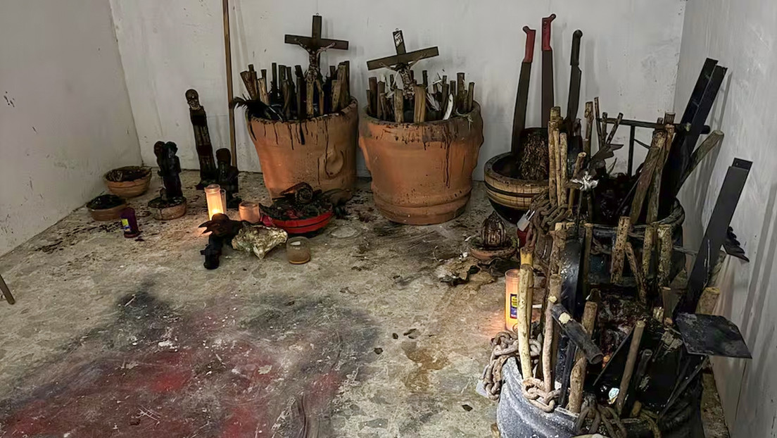 Altar con cráneos humanos: el macabro descubrimiento tras un allanamiento en México