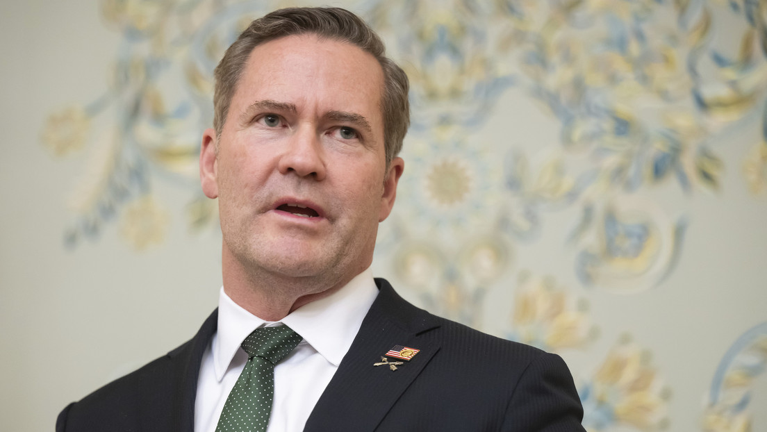 Asesor de Trump: Ucrania tendrá que ceder territorios a Rusia