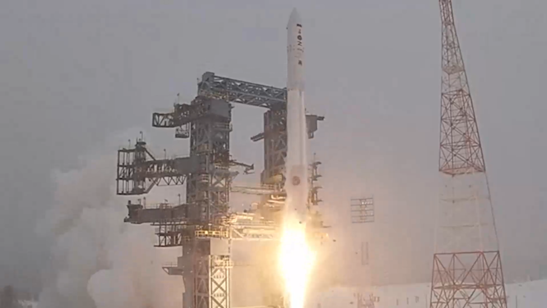 Rusia lanza al espacio un cohete Angara-1.2 con satélites