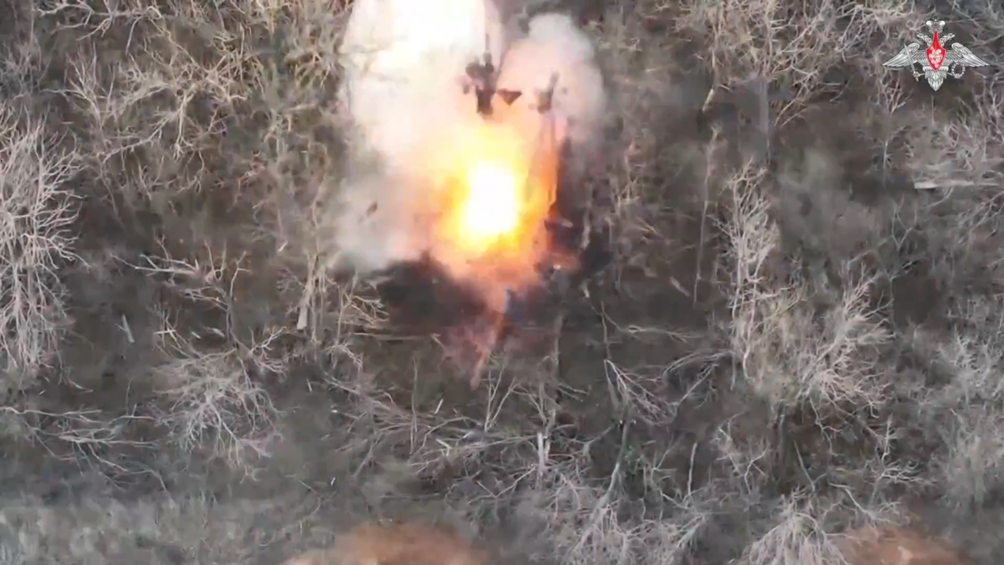 VIDEO: Ucrania pierde blindados en una emboscada de drones rusos