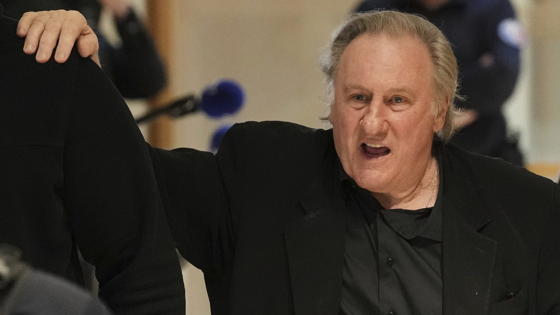 Gerard Depardieu reconoce haber agarrado a una mujer por las caderas pero niega agresión sexual