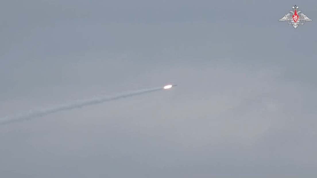 VIDEO: Submarino ruso lanza misiles Kalibr contra blancos en tierra y mar durante un ejercicio