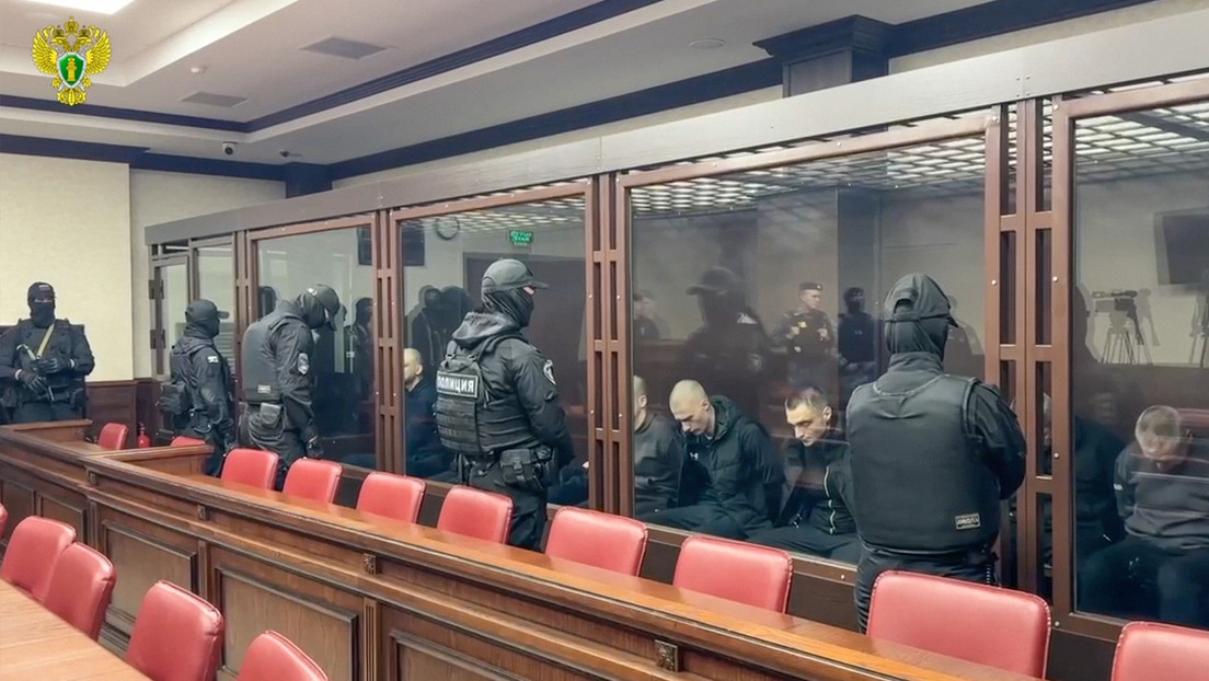 Anuncian penas de cárcel para 24 combatientes de la unidad neonazi Azov