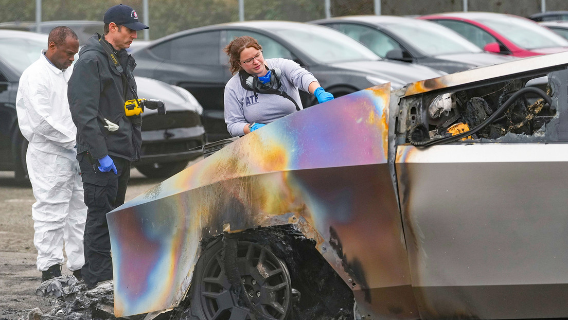 Trump menciona quién podría estar detrás de los ataques violentos contra Tesla