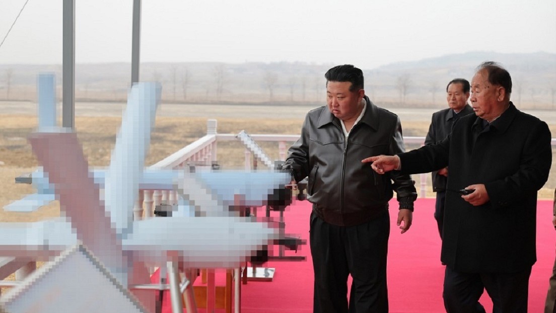 Kim Jong-un supervisa prueba de drones kamikaze con IA