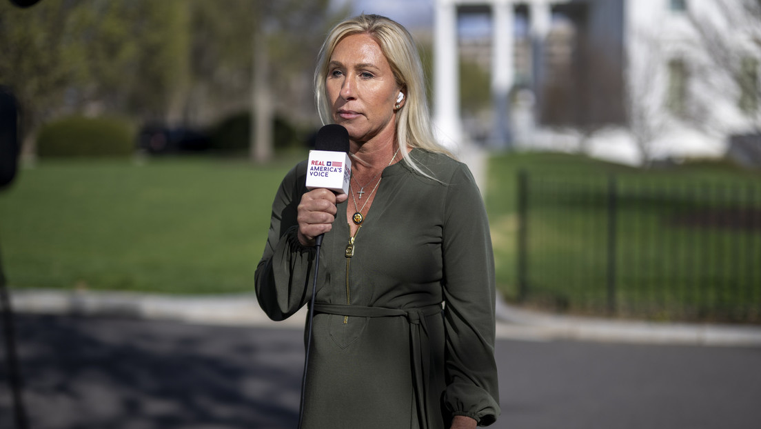 "Nos importa una mierda su opinión": Congresista de EE.UU. acalla a una periodista británica