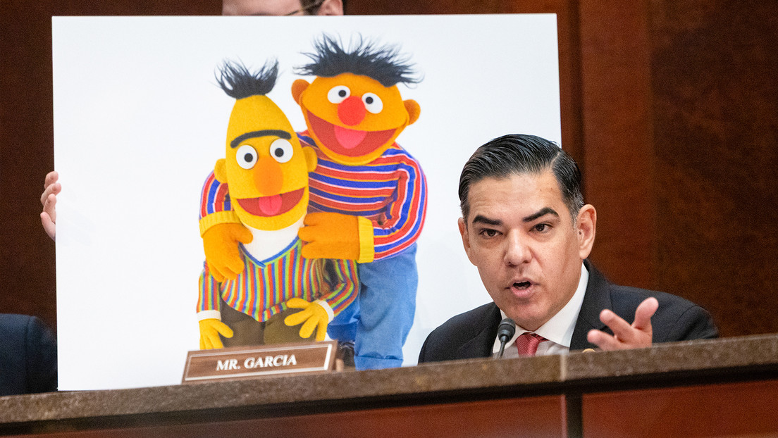 ¿Beto y Enrique, parte de una "agenda homosexual extrema"?: republicanos arremeten contra la TV pública