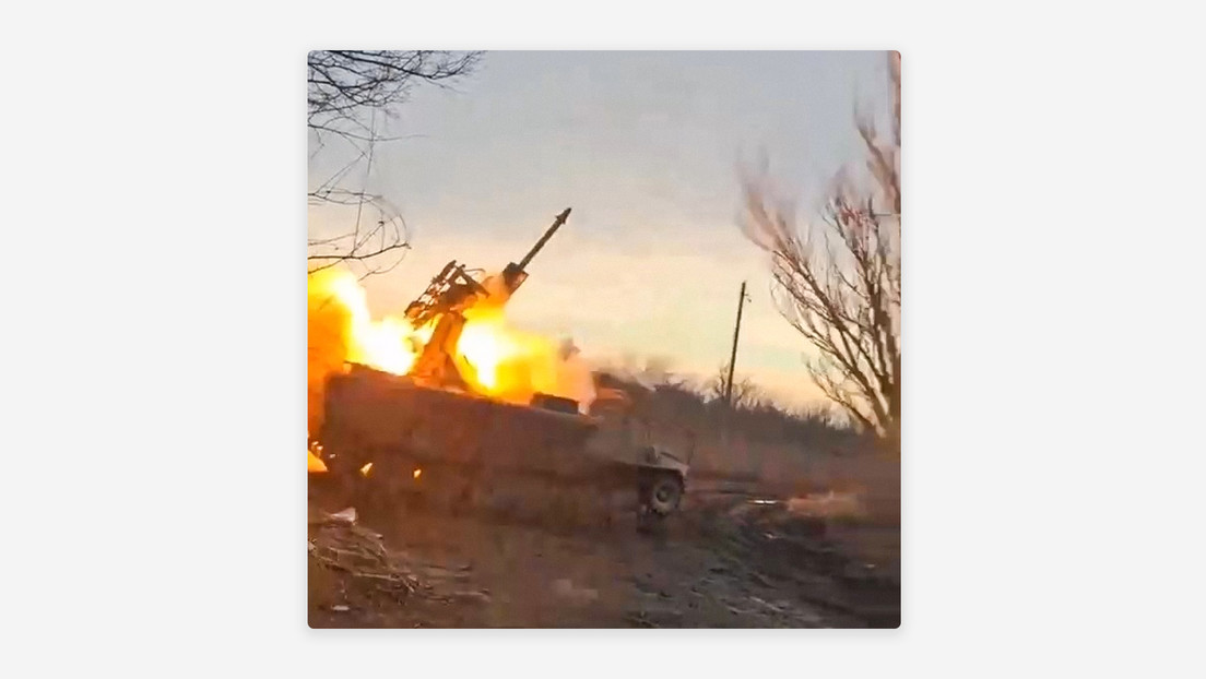 VIDEO: El trabajo al unísono de tanques y artillería rusa contra objetivos ucranianos