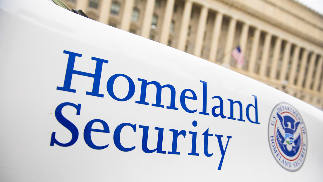 "Hipocresía asombrosa": EE.UU. afronta otro caso de periodista añadido a un grupo oficial