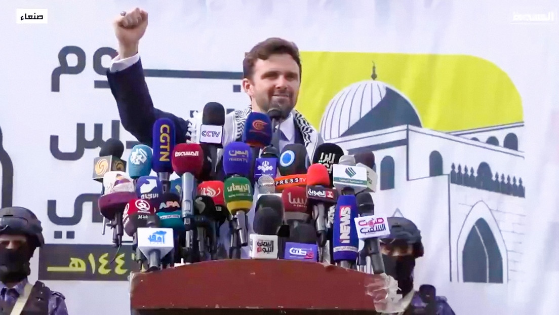 VIDEO: Un estadounidense pronuncia un discurso ante los hutíes y los entusiasma