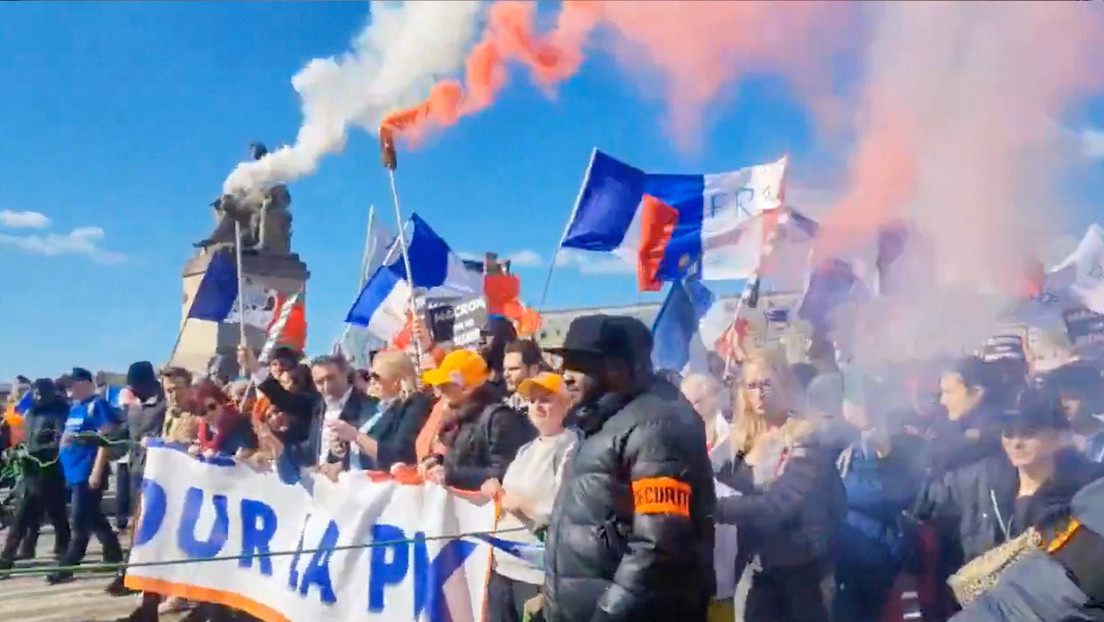 "¡Macron, no queremos tu guerra!": protesta en París contra la ayuda a Ucrania (VIDEOS)