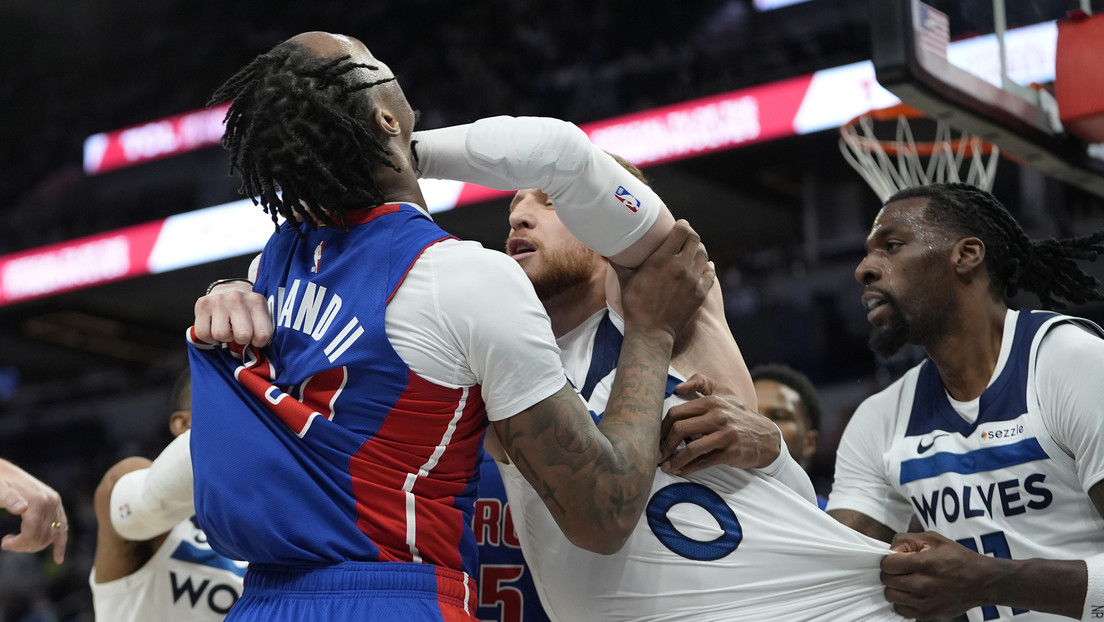 VIDEO: Salvaje riña en partido de la NBA