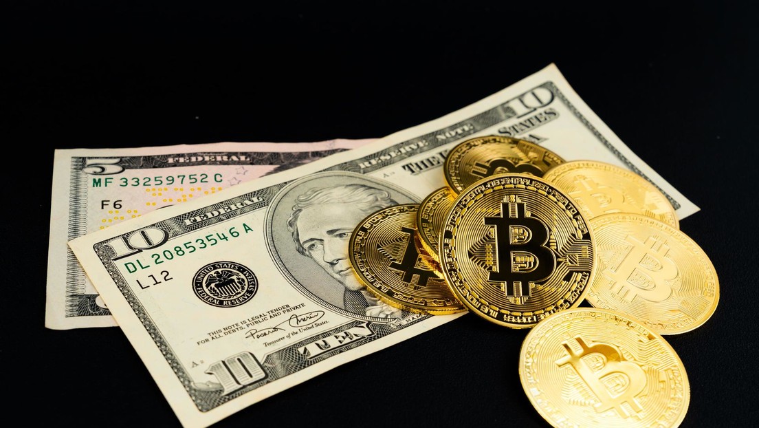 La razón por la que el dólar podría perder frente al bitcóin su estatus de reserva mundial