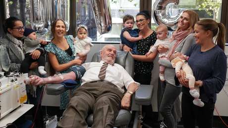 Fallece James Harrison, el hombre del "brazo de oro" que salvó a millones de bebés con su sangre