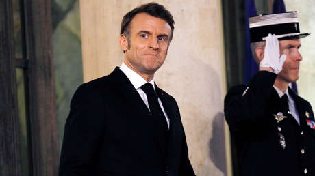 Macron debería disculparse, dice Zajárova