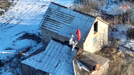 VIDEO: Tropas de asalto rusas liberan una localidad en Donbass