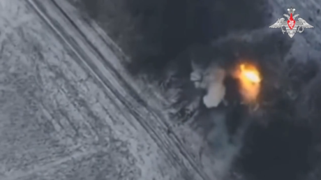 VIDEO: Dron FPV ruso ataca y destruye un obús autopropulsado de Kiev