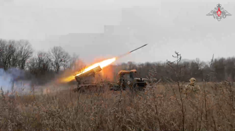 VIDEO: El 'Granizo' de fuego ruso barre las defensas enemigas