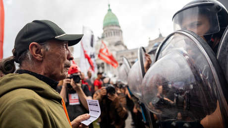 Jubilados en Argentina: historia de un reclamo siempre vigente y el recuerdo de Maradona
