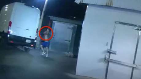 VIDEO: Policías responden a un robo en un restaurante, disparan a un hombre armado y resulta ser el dueño