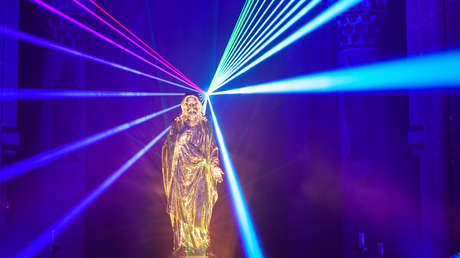 Popular sacerdote habría organizado fiestas con alcohol para adolescentes