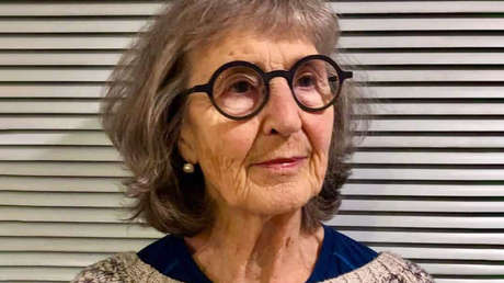 Activista de 78 años revela el acto "insultante" que le pidieron hacer en una prisión en Reino Unido