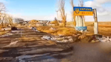 VIDEO: Drones FPV rusos cazan un blindado de fabricación estadounidense cerca de la frontera