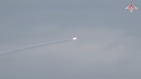 VIDEO: Submarino ruso lanza misiles Kalibr contra blancos en tierra y mar durante un ejercicio