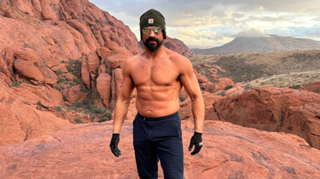 Profesor de yoga desaparece tras una cita y encuentran su cadáver casi un mes después